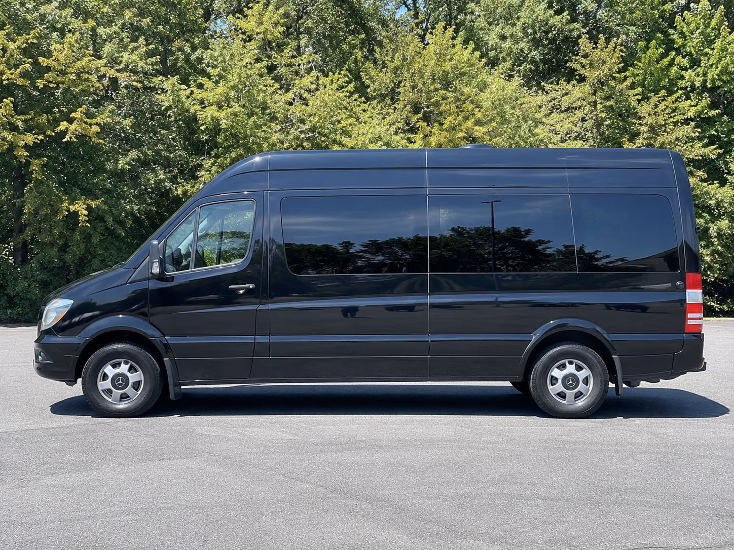 find the perfect transportation for your next airport transfer 5