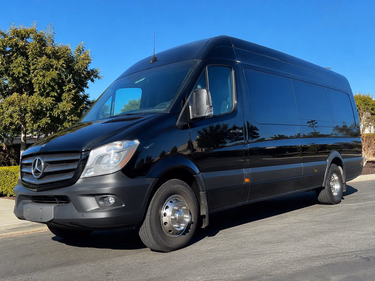 find the perfect transportation for your next corporate event 1